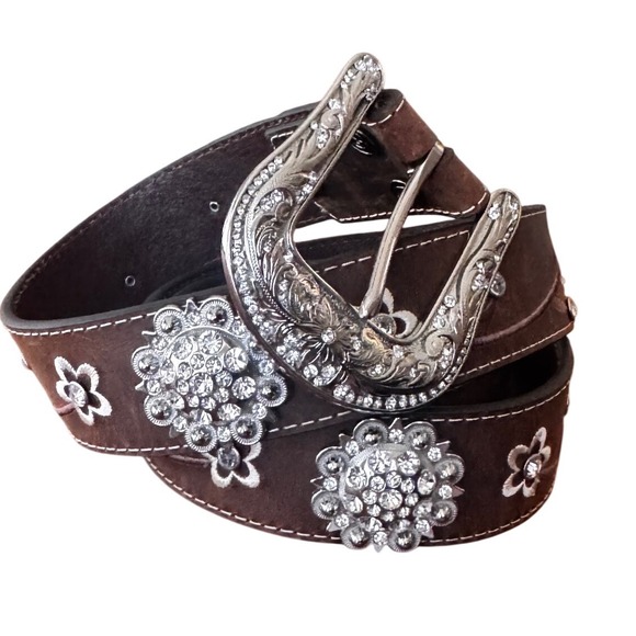 Ariat Accessories - Ariat Isabella Leather Rhinestone Floral Western Belt A1510202 Size L EUC
Woman